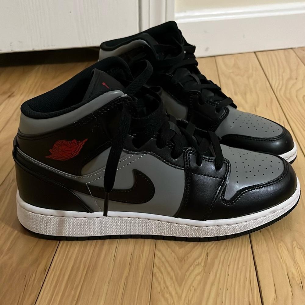 Jordan 1 mid top shadow red